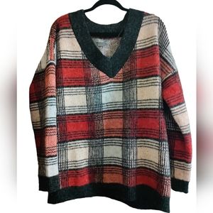 FESTIVE COZY PLAID SWEATER